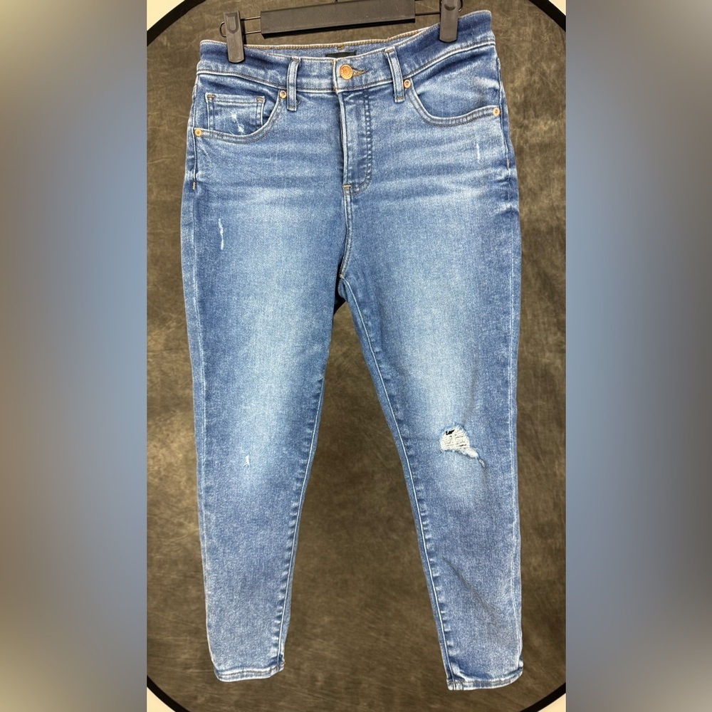 Express Medium Wash Skinny Jeans | Distressed | Size 6 Short